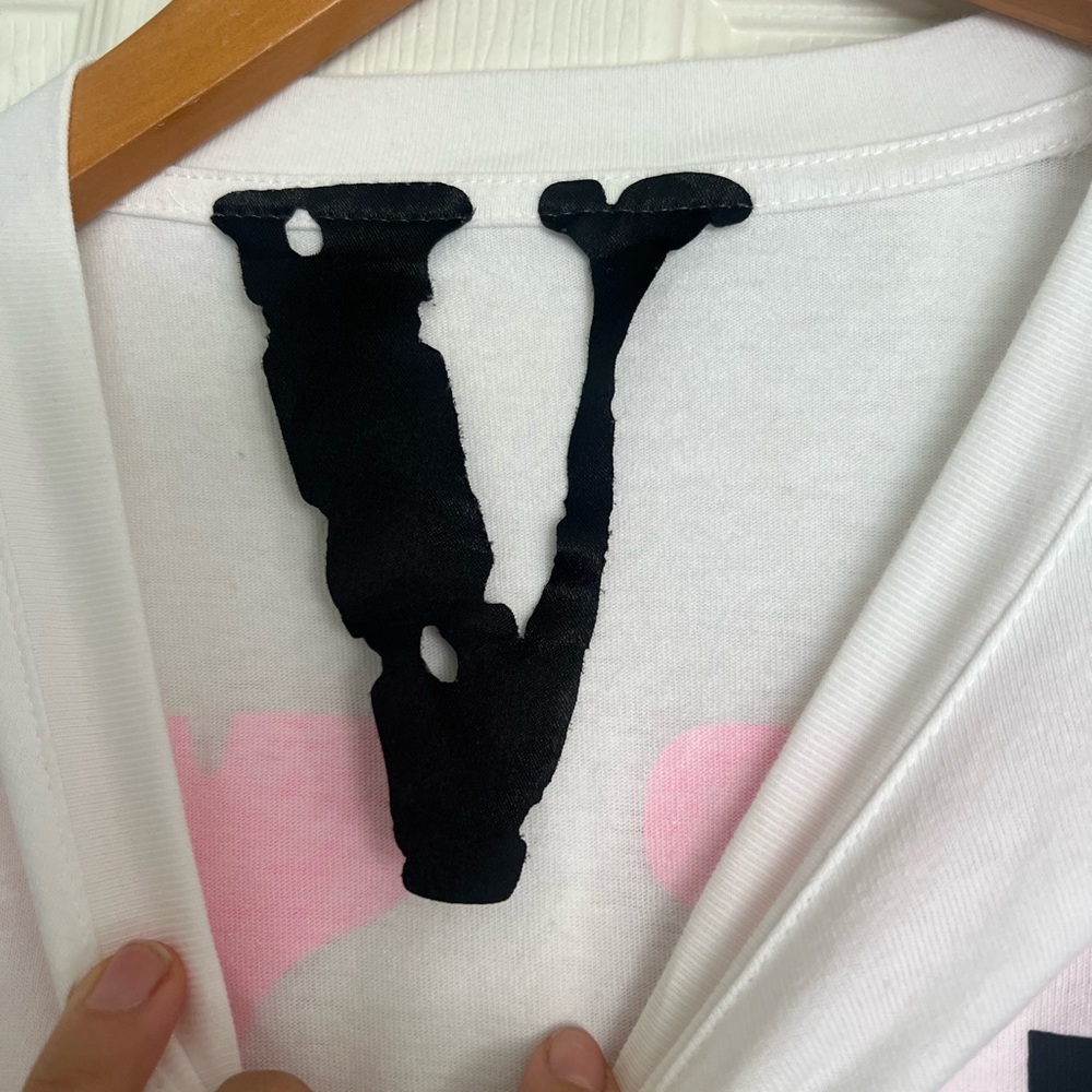 VLONE White Shirt with Black Lettering - Picture 3 of 6